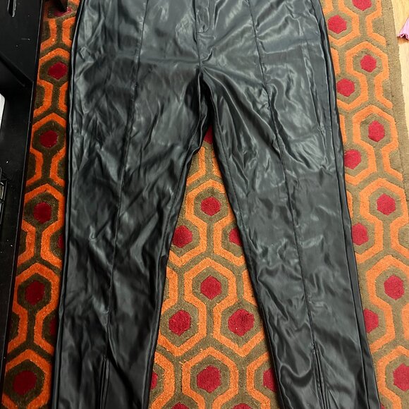 Black Faux Leather Seam Detail Split Hem Pants Pretty Little Thing Plus 20 - Picture 2 of 4